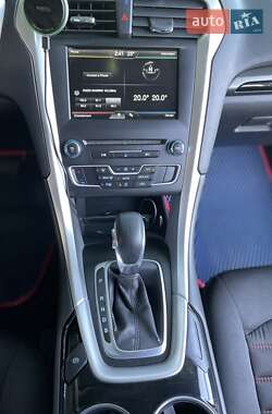 Седан Ford Fusion 2015 в 