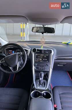Седан Ford Fusion 2015 в 