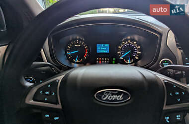 Седан Ford Fusion 2016 в 