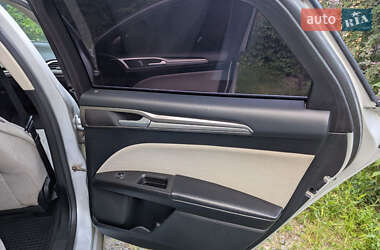 Седан Ford Fusion 2016 в 