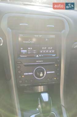 Седан Ford Fusion 2015 в 