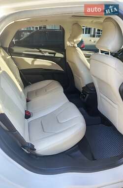 Седан Ford Fusion 2015 в 