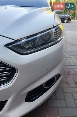 Седан Ford Fusion 2015 в 