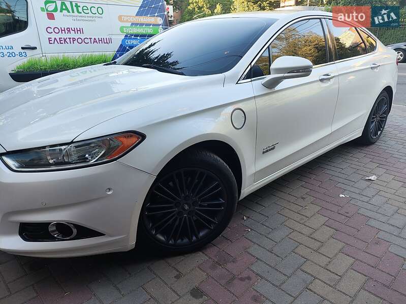 Седан Ford Fusion 2015 в Виннице