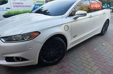 Седан Ford Fusion 2015 в 