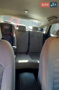 Седан Ford Fusion 2016 в 