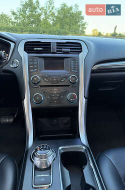 Седан Ford Fusion 2016 в 