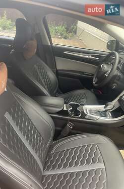 Седан Ford Fusion 2016 в 