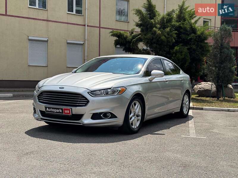 Седан Ford Fusion 2016 в 