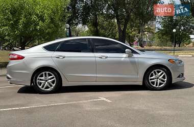 Седан Ford Fusion 2016 в 