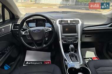 Седан Ford Fusion 2016 в 