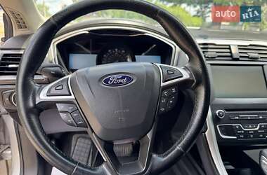 Седан Ford Fusion 2016 в 