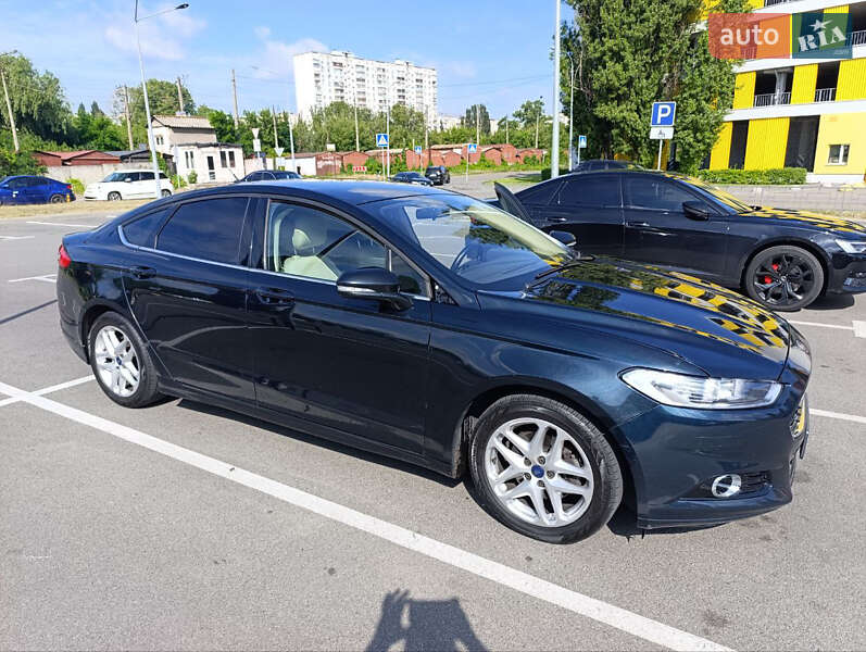Седан Ford Fusion 2013 в 