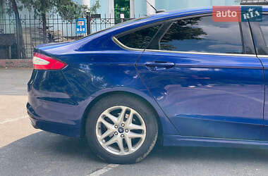 Седан Ford Fusion 2015 в 