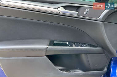 Седан Ford Fusion 2015 в 