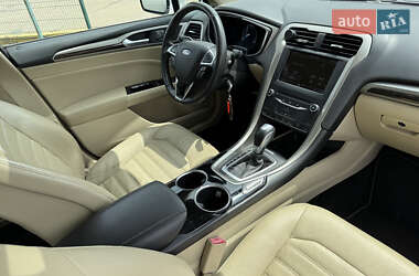 Седан Ford Fusion 2012 в 