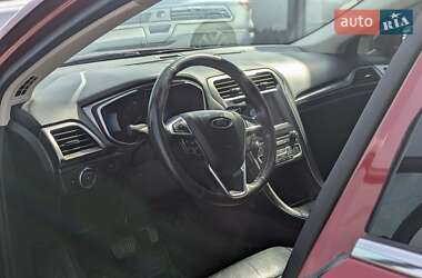 Седан Ford Fusion 2016 в 