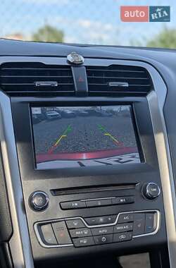Седан Ford Fusion 2016 в 