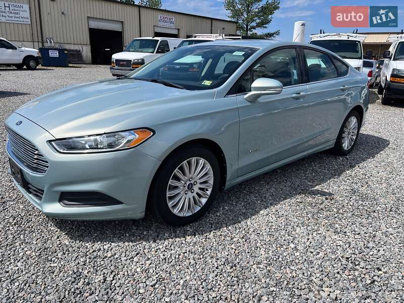 Седан Ford Fusion 2013 в 
