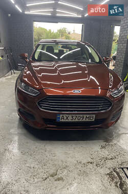 Седан Ford Fusion 2015 в 