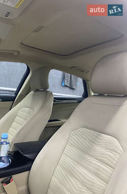Седан Ford Fusion 2015 в 