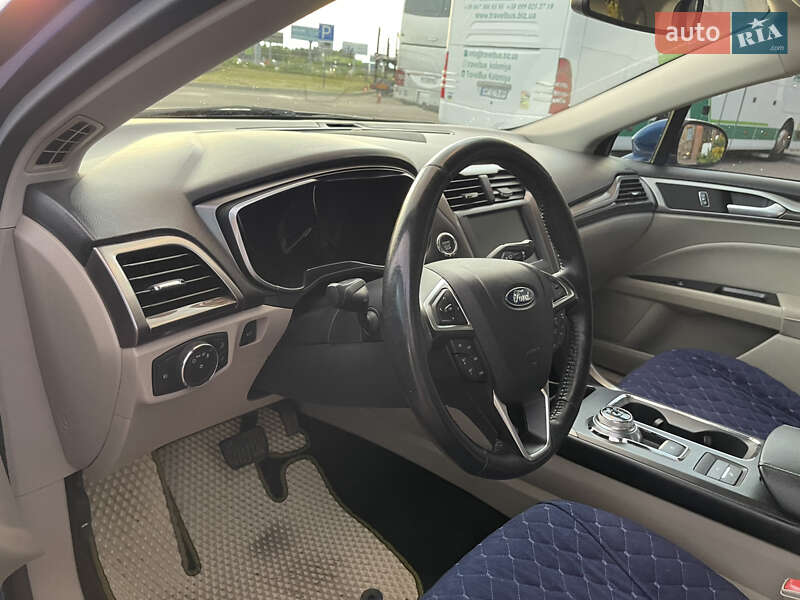 Седан Ford Fusion 2016 в Львове