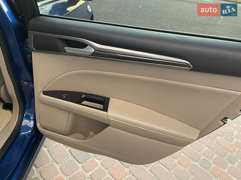 Седан Ford Fusion 2016 в Львове