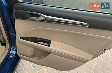Седан Ford Fusion 2016 в 