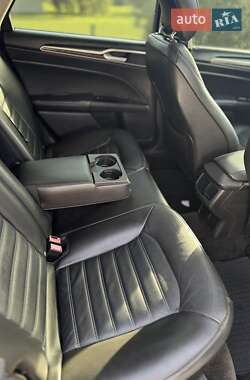 Седан Ford Fusion 2013 в 