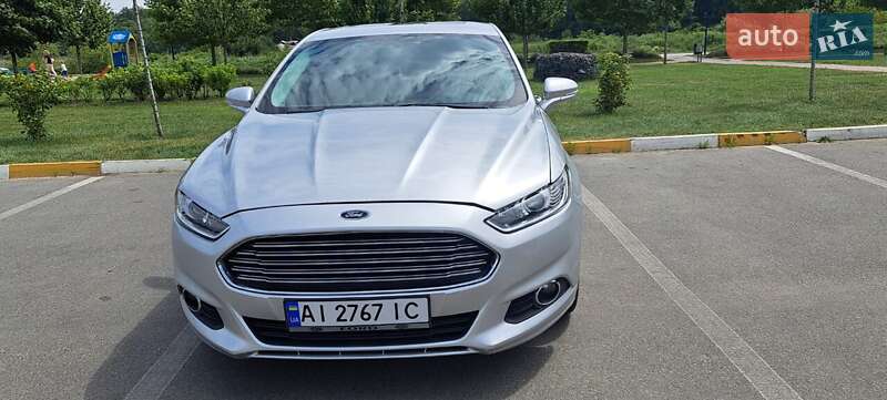 Седан Ford Fusion 2013 в 