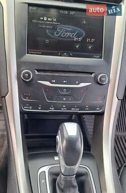 Седан Ford Fusion 2013 в 