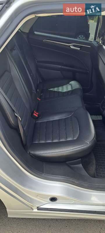 Седан Ford Fusion 2013 в Буче