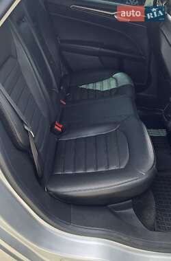 Седан Ford Fusion 2013 в 