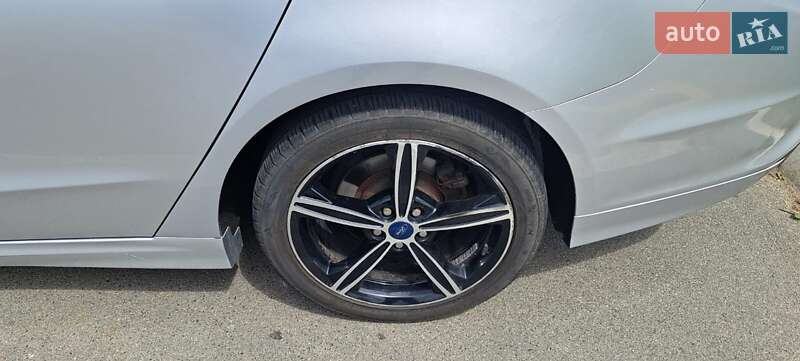 Седан Ford Fusion 2013 в Буче