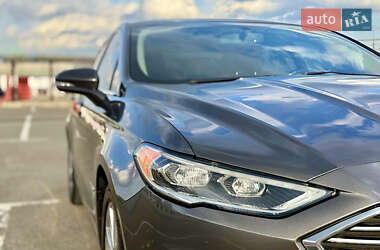 Седан Ford Fusion 2016 в 