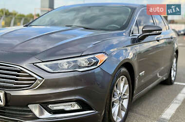 Седан Ford Fusion 2016 в 