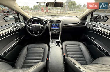 Седан Ford Fusion 2016 в 