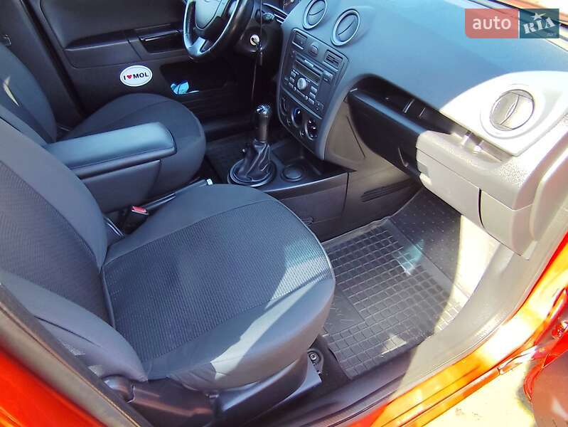 Хетчбек Ford Fusion 2008 в Старокостянтинові