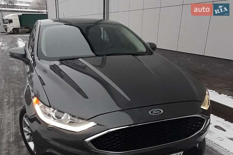 Седан Ford Fusion 2016 в 