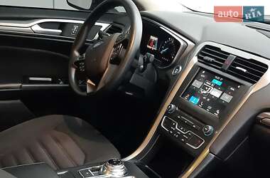 Седан Ford Fusion 2016 в 