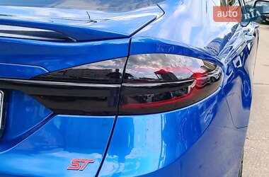 Седан Ford Fusion 2017 в 
