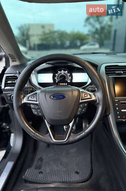 Седан Ford Fusion 2016 в 