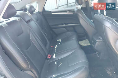 Седан Ford Fusion 2013 в 