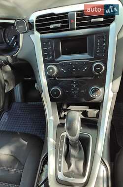 Седан Ford Fusion 2014 в 