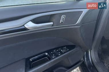 Седан Ford Fusion 2012 в 