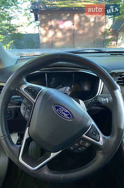 Седан Ford Fusion 2016 в 