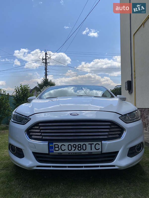 Седан Ford Fusion 2016 в 