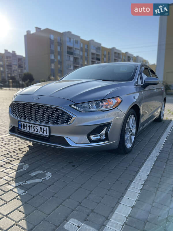 Седан Ford Fusion 2020 в 