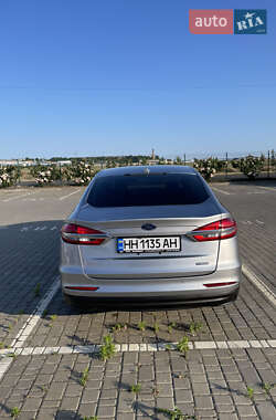 Седан Ford Fusion 2020 в 