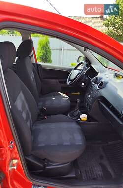 Хэтчбек Ford Fusion 2011 в 